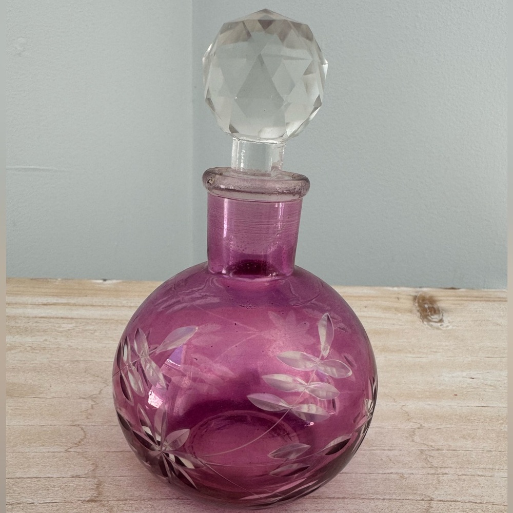 Pretty lavender perfume bottle, perfect condition.